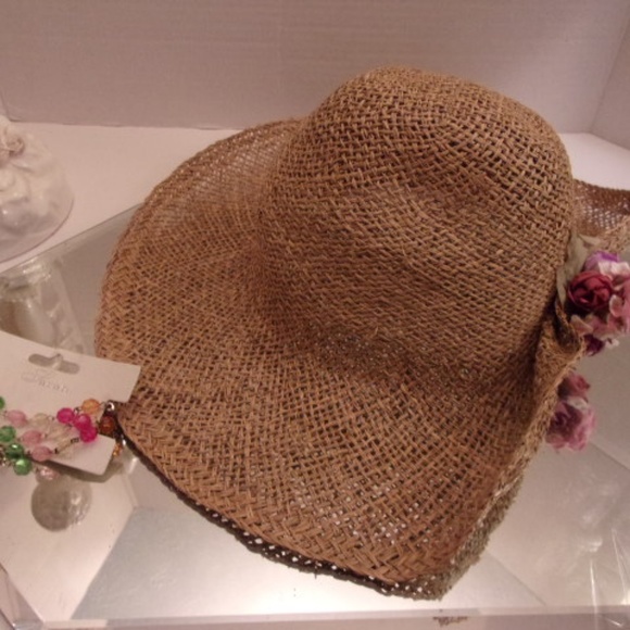 Flower Straw Hat. Pos3 - Picture 4 of 5